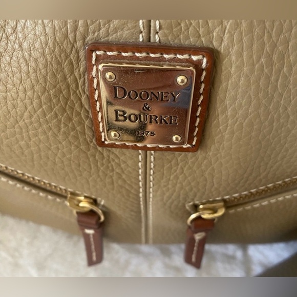 Dooney & Bourke Womens Shoulder Taupe Bag Pebbled Leather Zipper Pockets Med - Picture 3 of 7